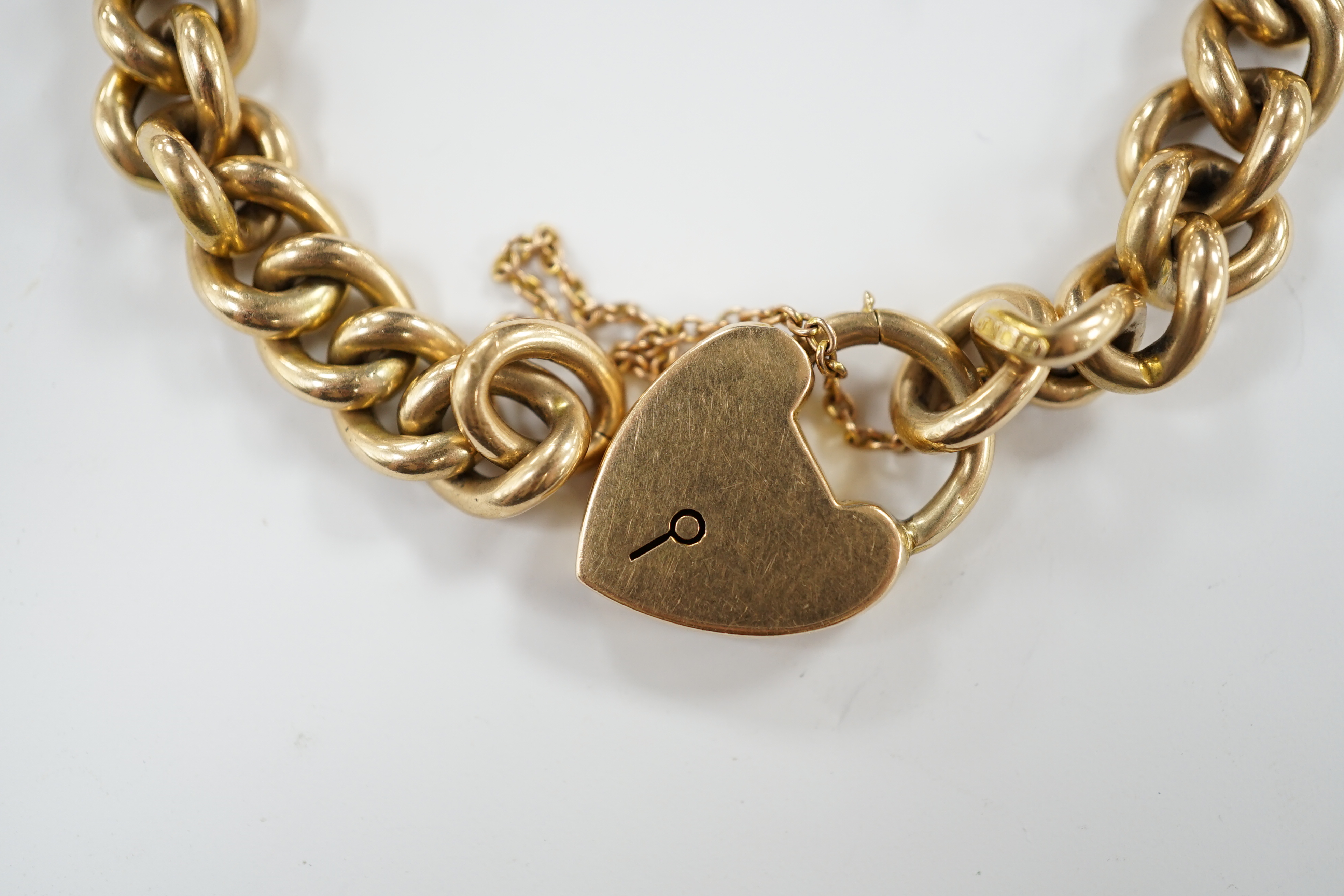 An Edwardian 15ct gold curb link bracelet, with heart shaped padlock clasp, 20cm